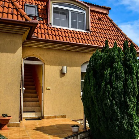 Ambrozia Bed & Breakfast 3*