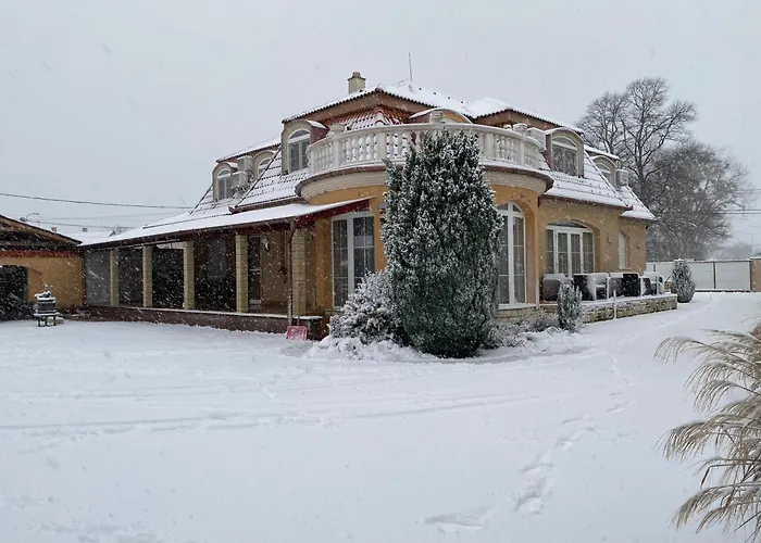 فندق مبيت وإفطار Ambrozia نايغكانيشا